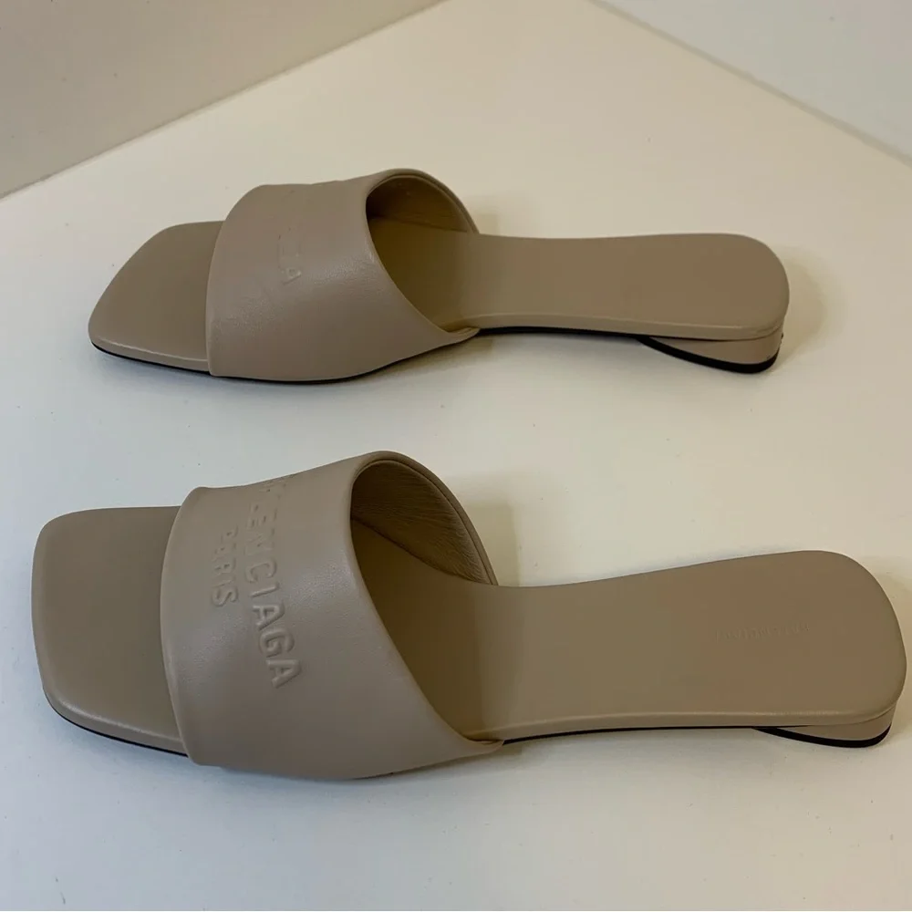 Balenciaga Duty Free Embossed Logo Leather Flat Slide Sandal Nude NWT 40 FR